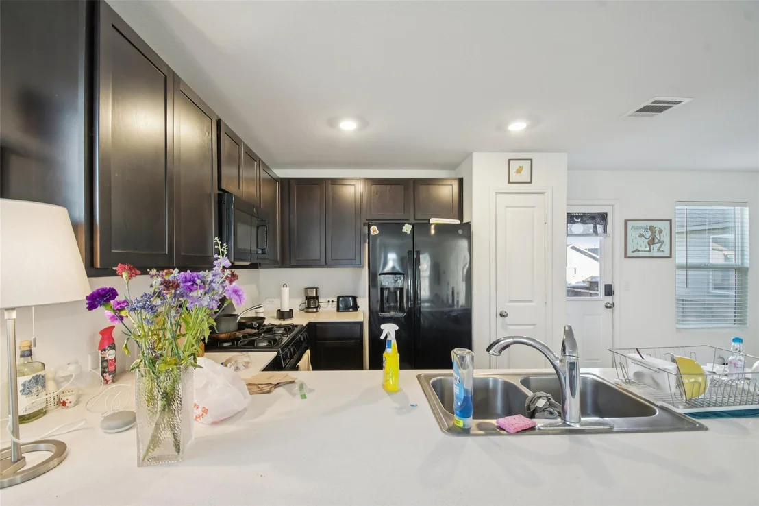 Photo of 857 Powell ST