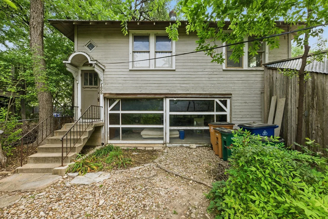 Photo of 1611 Alameda DR