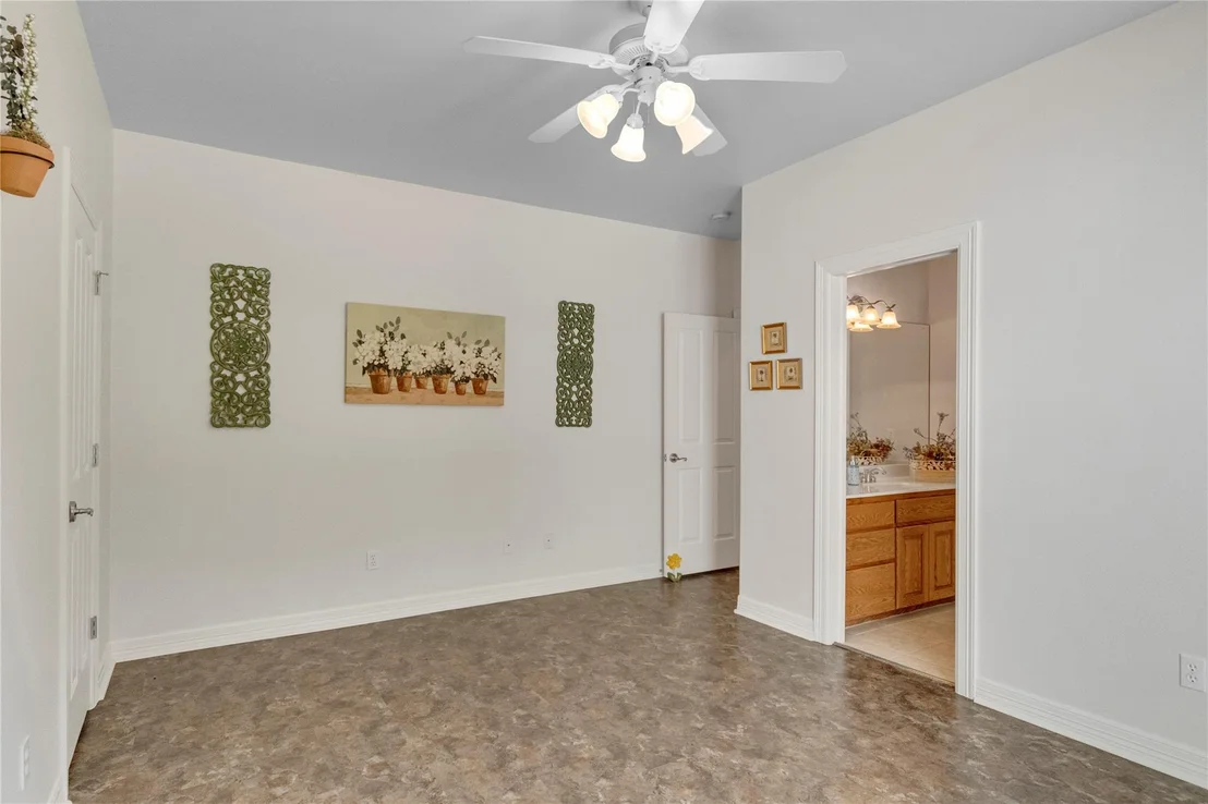 Photo of 307 E Pheasant RD