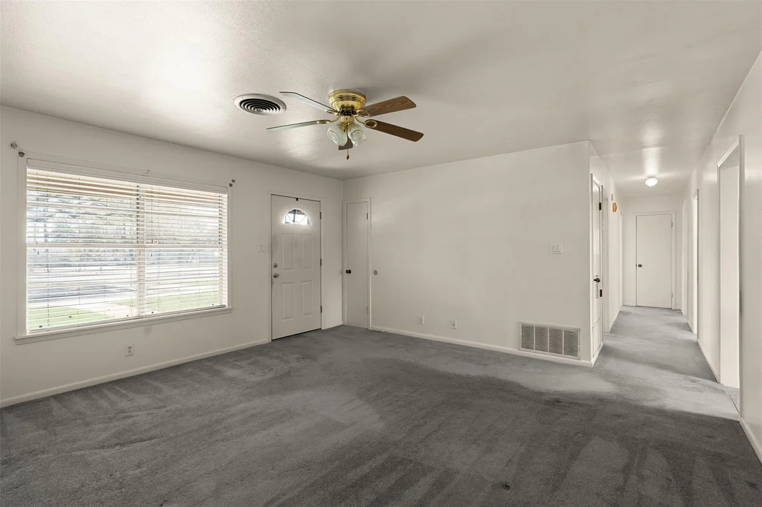 Photo of 305 Shannon LN