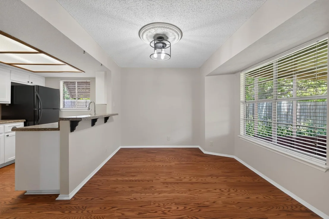 Photo of 600 E Central DR