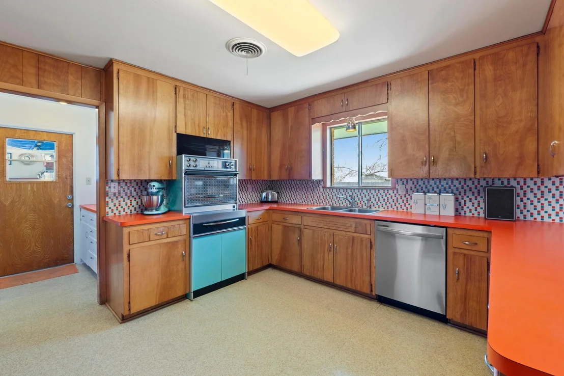 Photo of 100 W Central DR