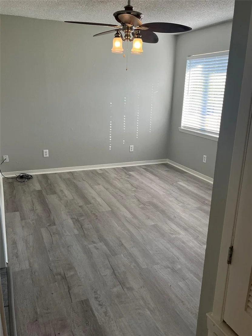 Photo of 4 Hollywood DR