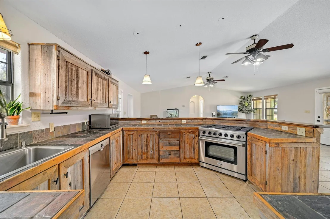 Photo of 525 River Oaks RD