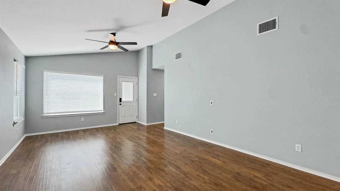 Photo of 9000 Anna ST