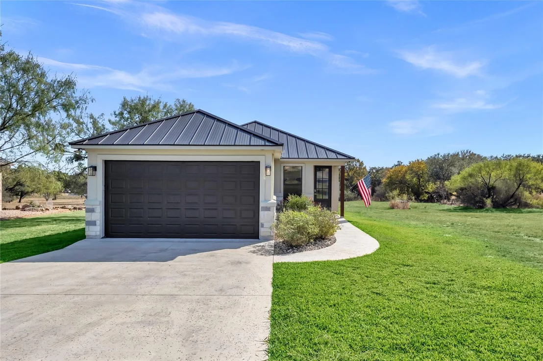 Photo of 3205 Douglas DR
