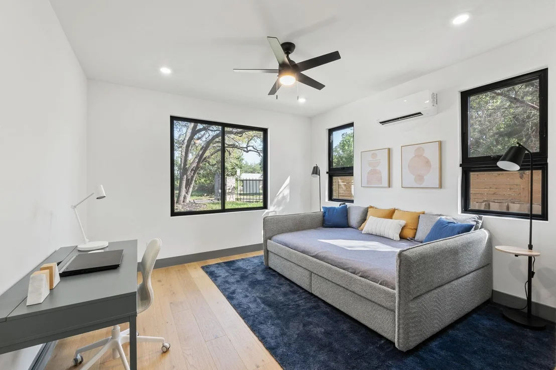 Photo of 5908 Lakeside TRL
