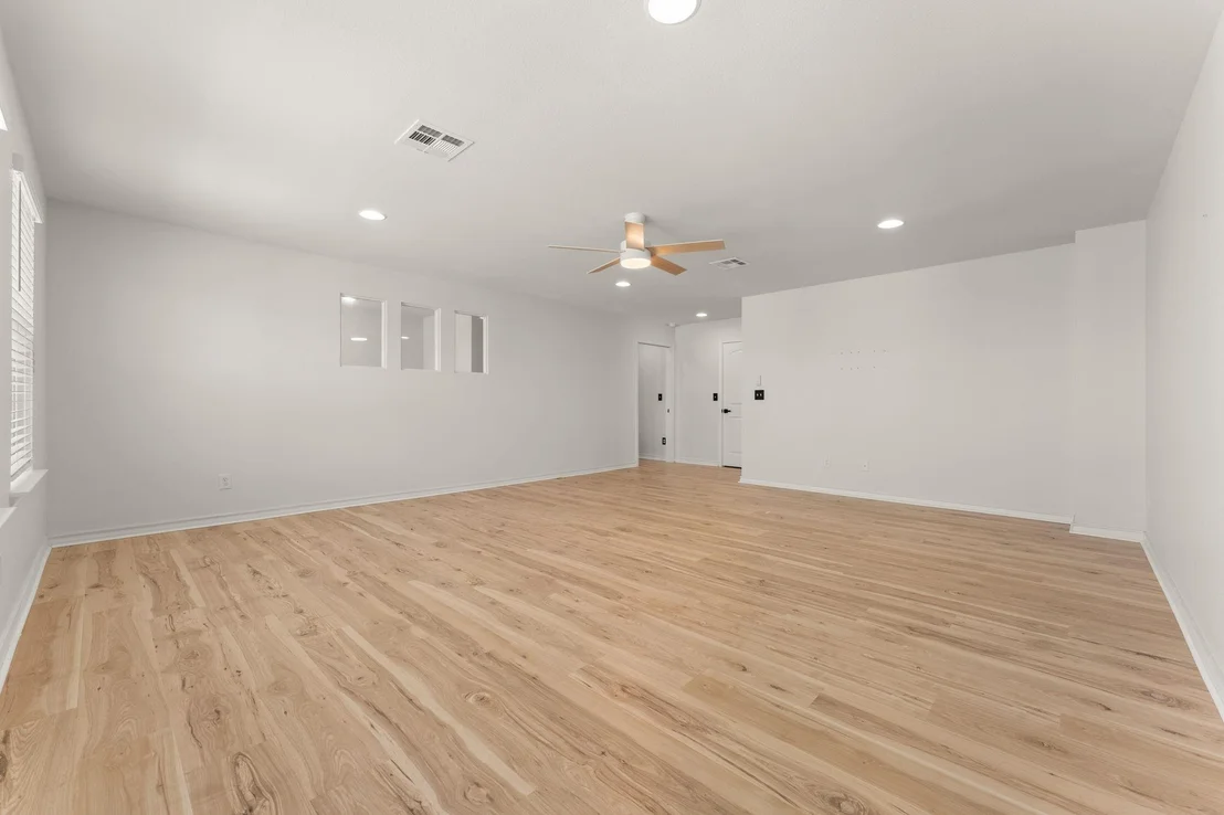 Photo of 200 Caisson TRL