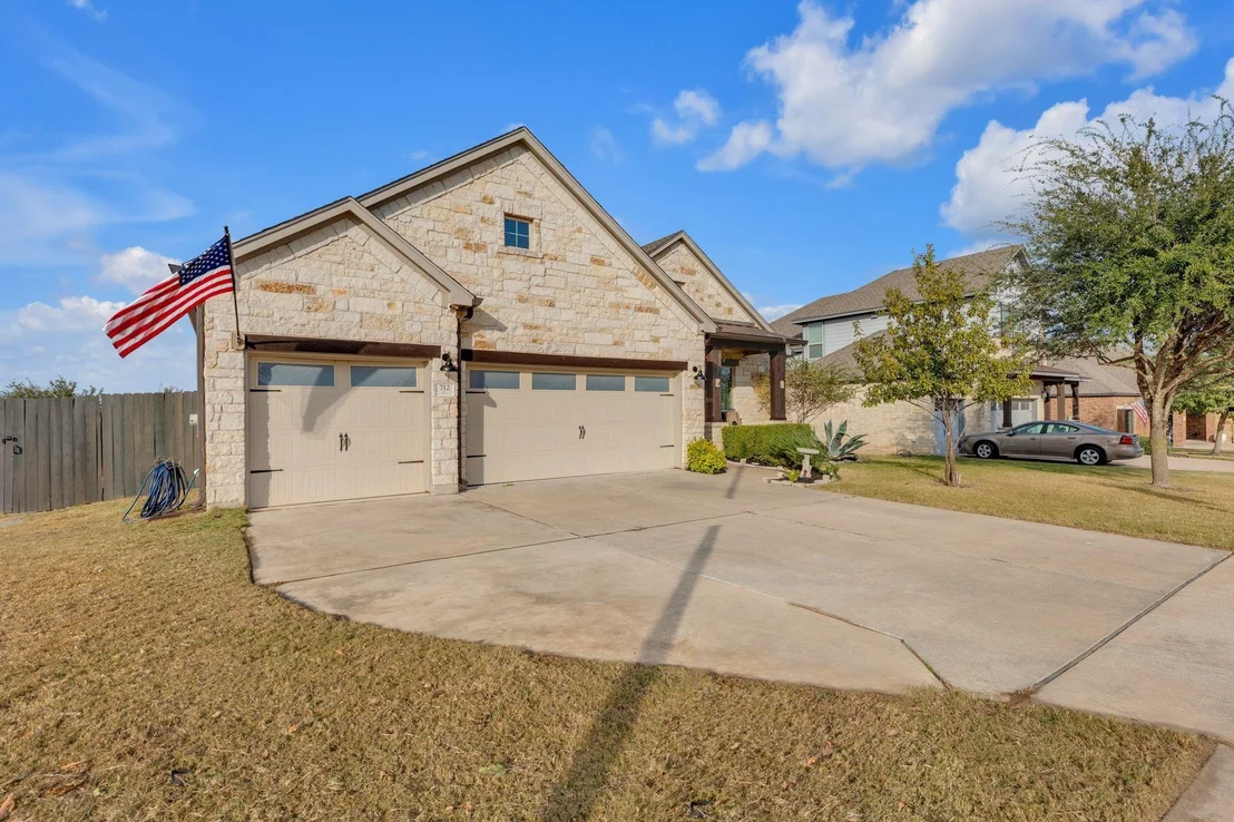 Photo of 712 Carillion DR