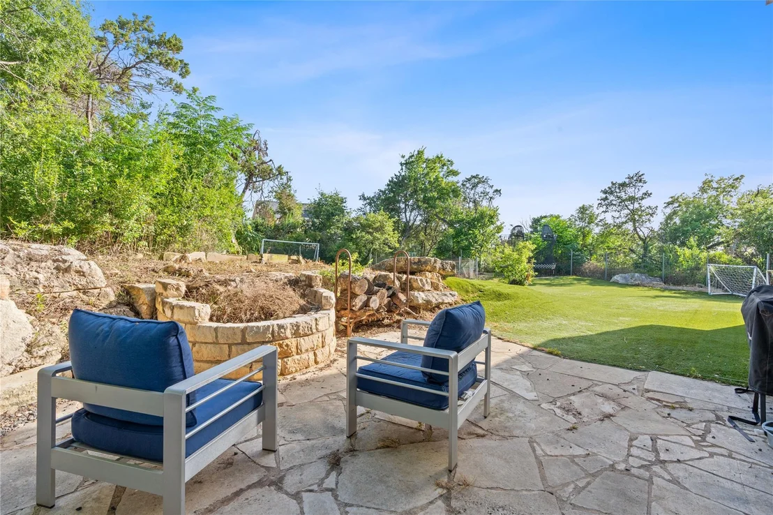 Photo of 913 Dartmoor DR