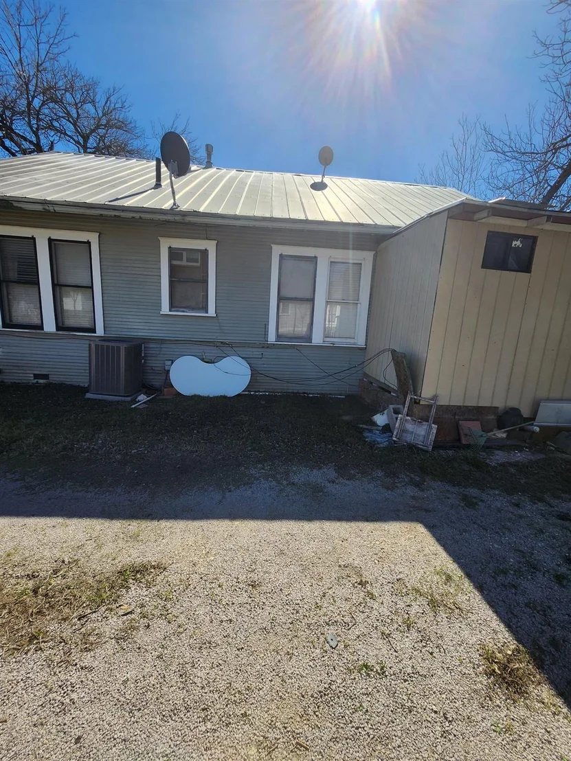 Photo of 502 W 4th ST