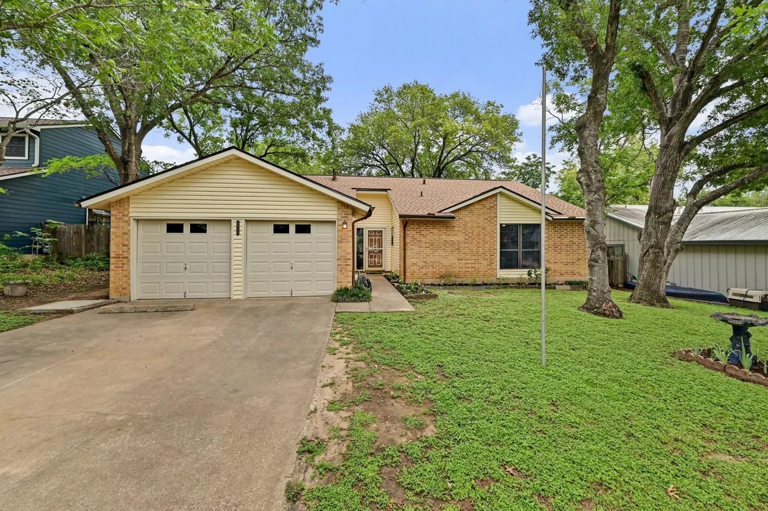Photo of 2411 Roehampton DR