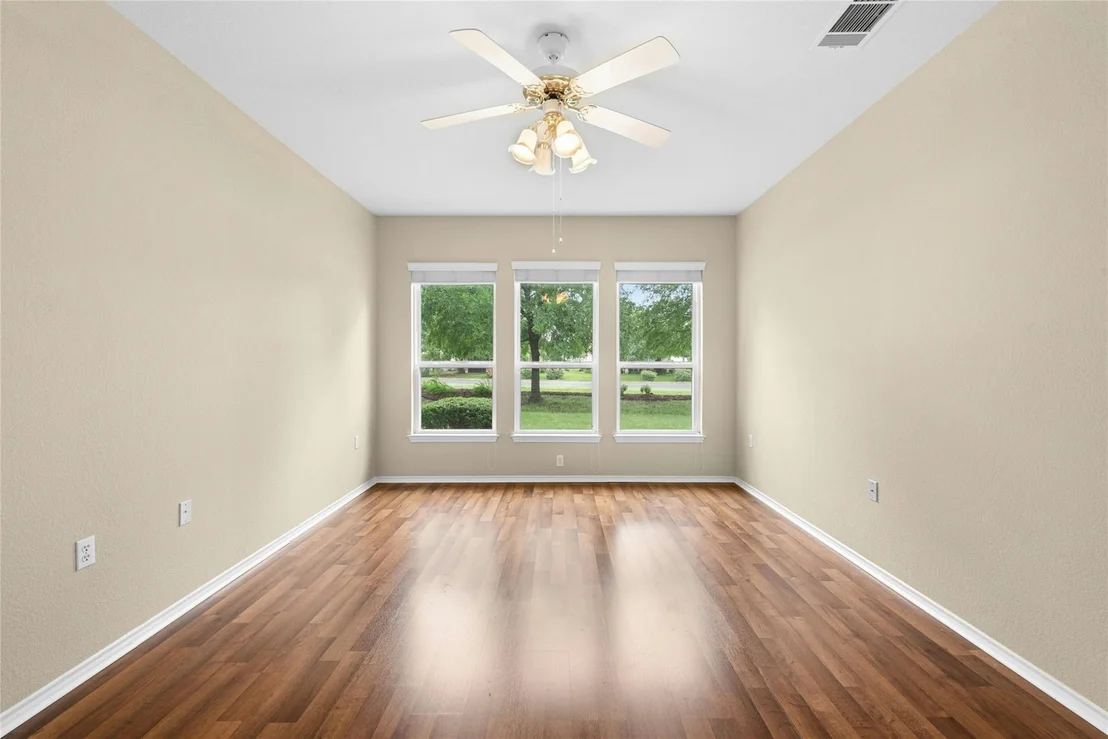 Photo of 111 Hampton CIR