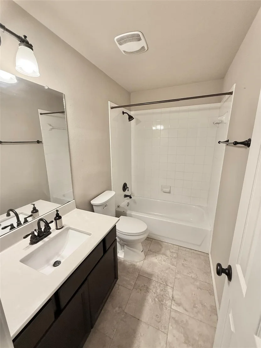 Photo of 1205 Drake Elm DR