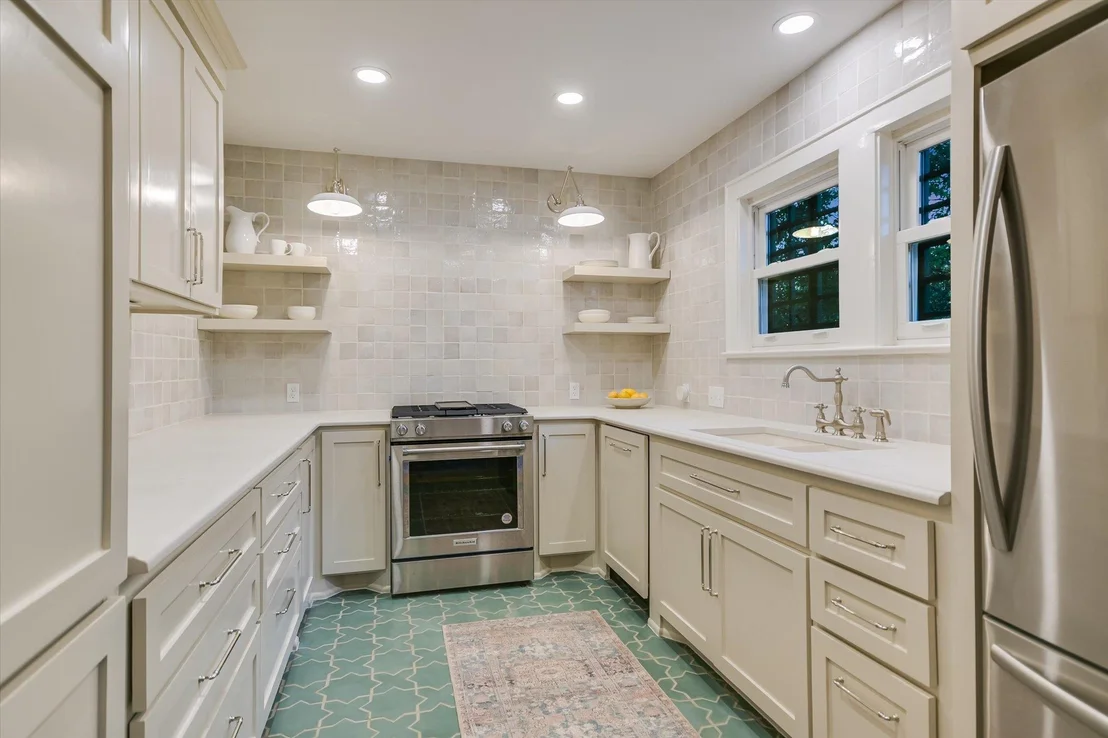 Photo of 113 W 32nd ST