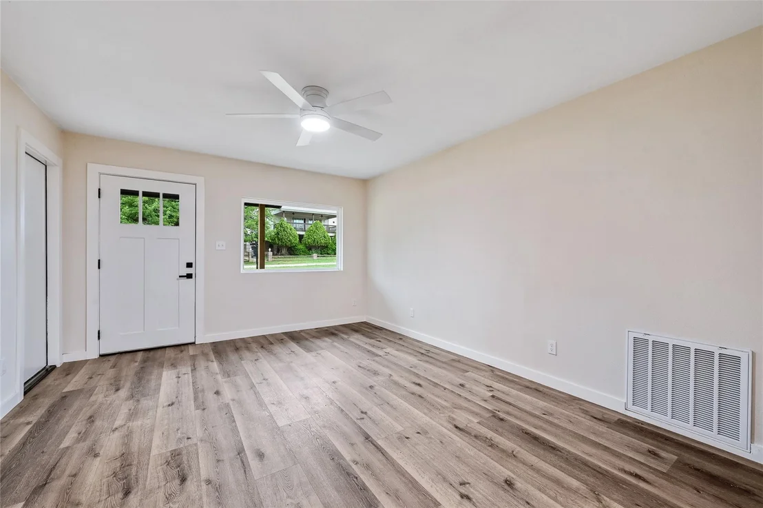 Photo of 409 Bizzy LN