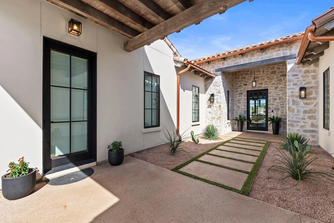 Photo of 100 Encantada