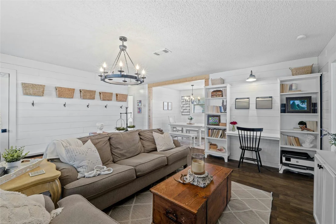 Photo of 607 Littlewin