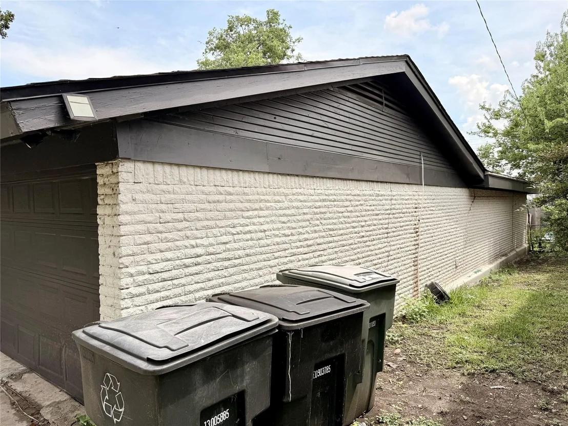 Photo of 313 E Walker Ave