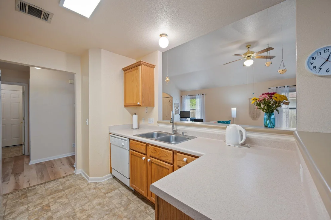 Photo of 450 Zebra DR