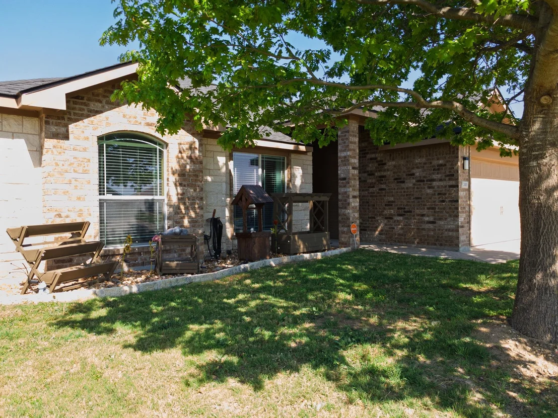 Photo of 2411 Scott DR