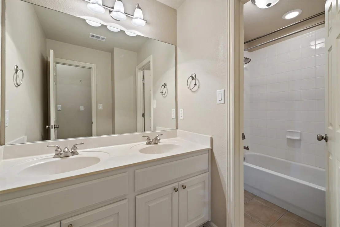 Photo of 1111 Hillridge DR