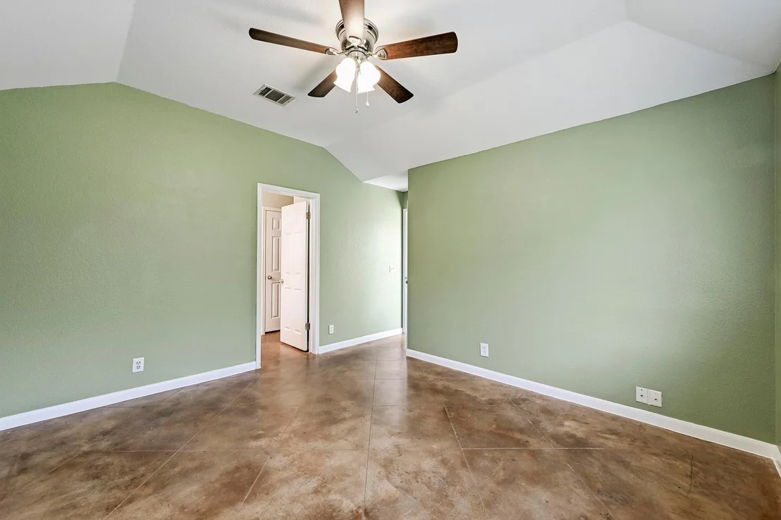 Photo of 902 Honeysuckle DR