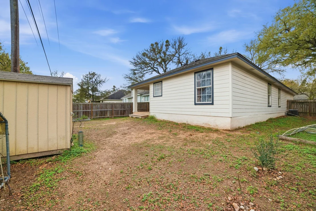 Photo of 104 S Mockingbird CIR