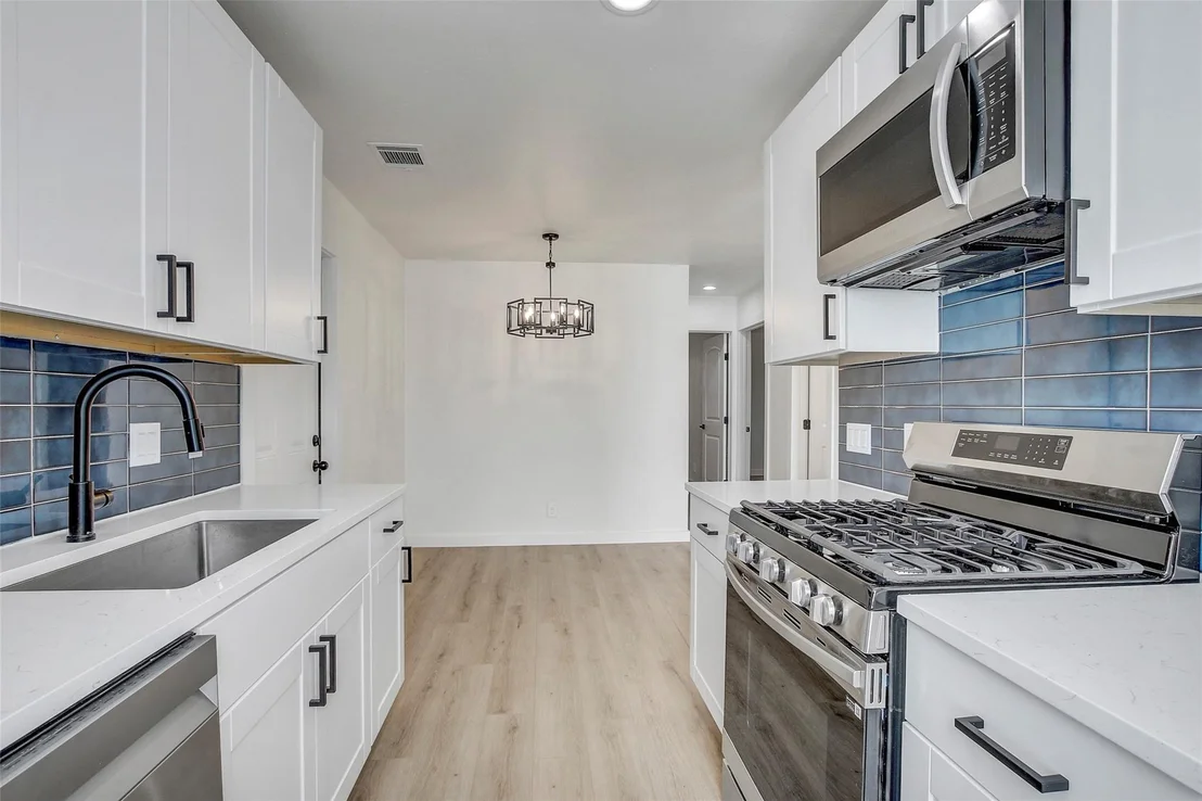 Photo of Unit B at 1402 Valleyridge CIR