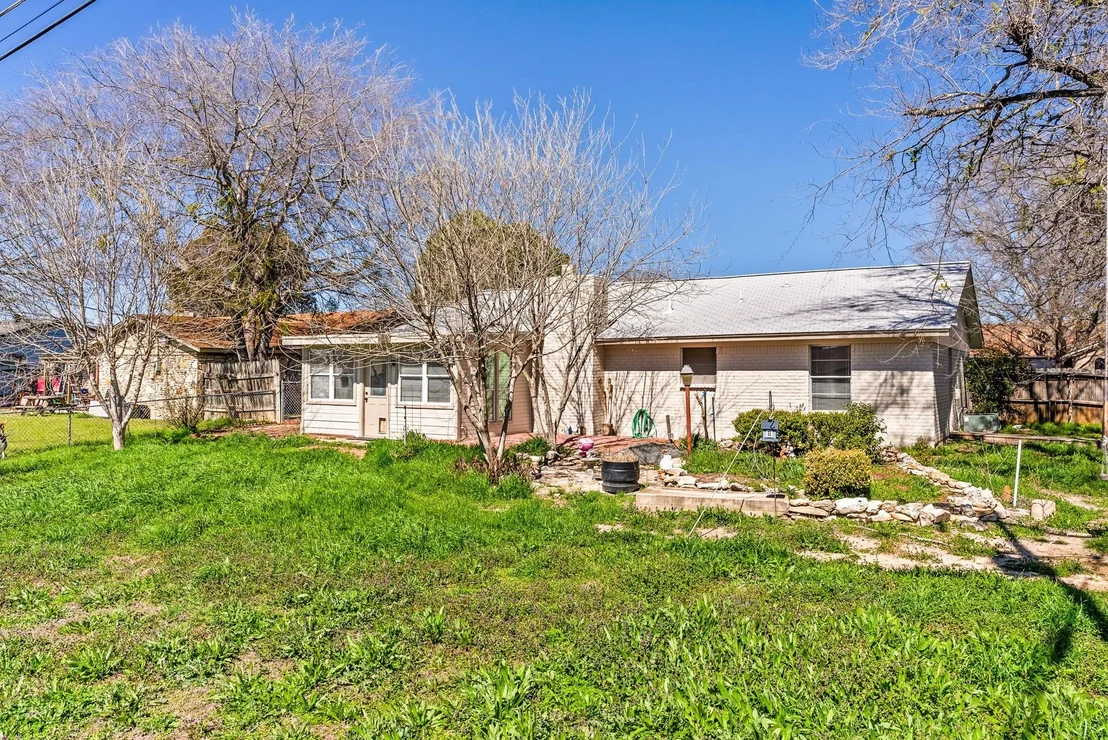 Photo of 4404 Mountain View DR
