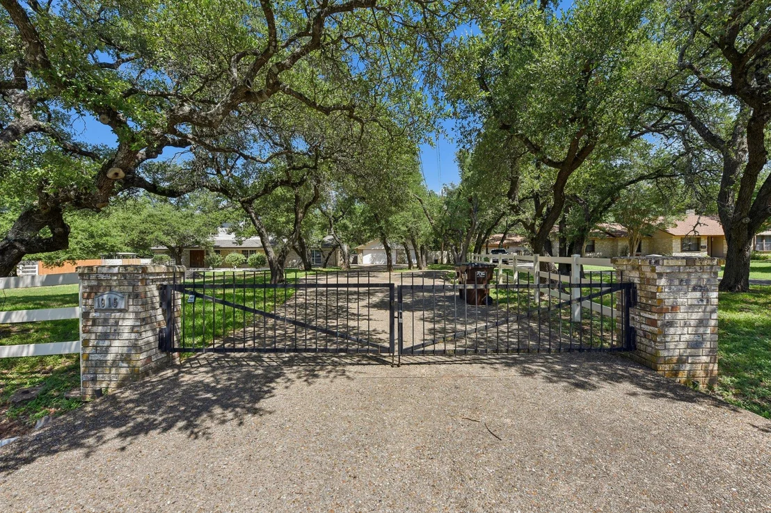 Photo of 1915 Oak Forest DR