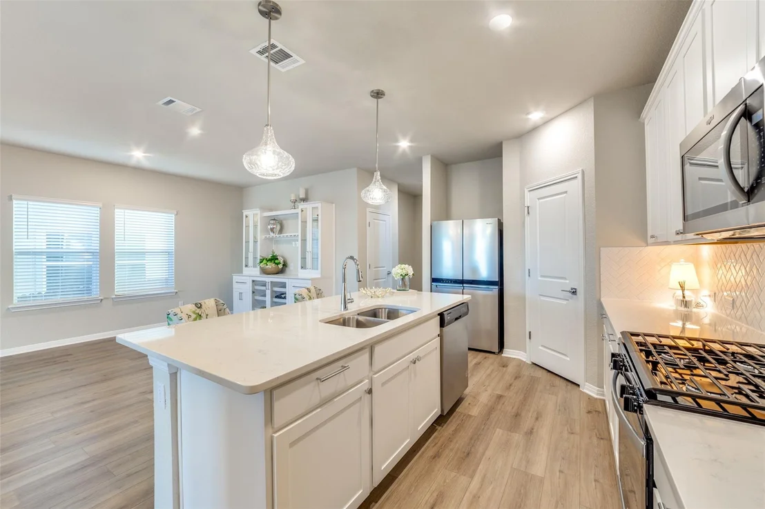 Photo of 920 View DR