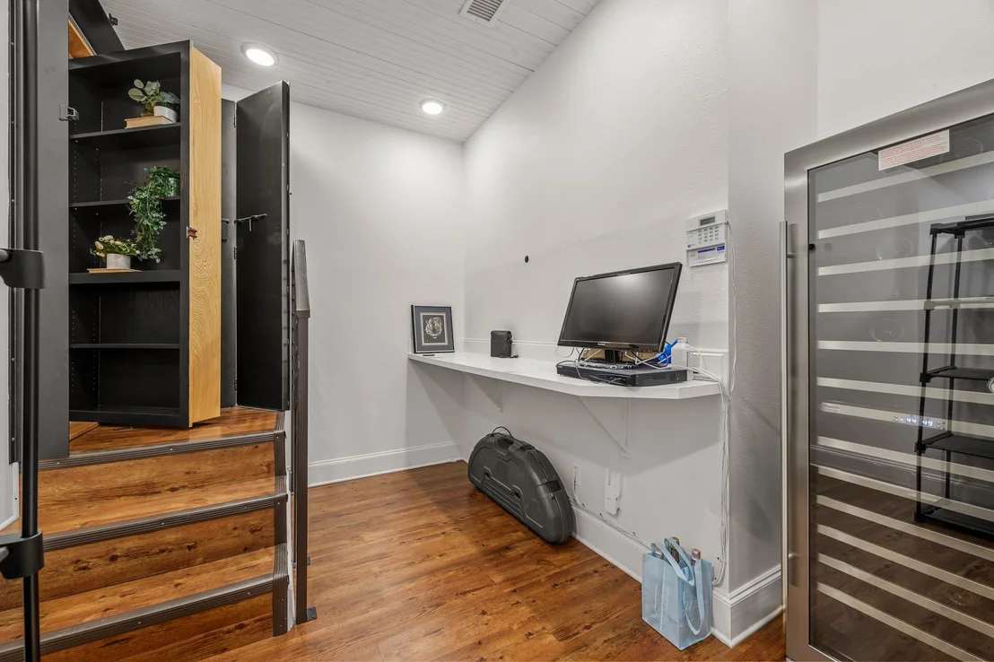 Photo of 8012 Bernard ST