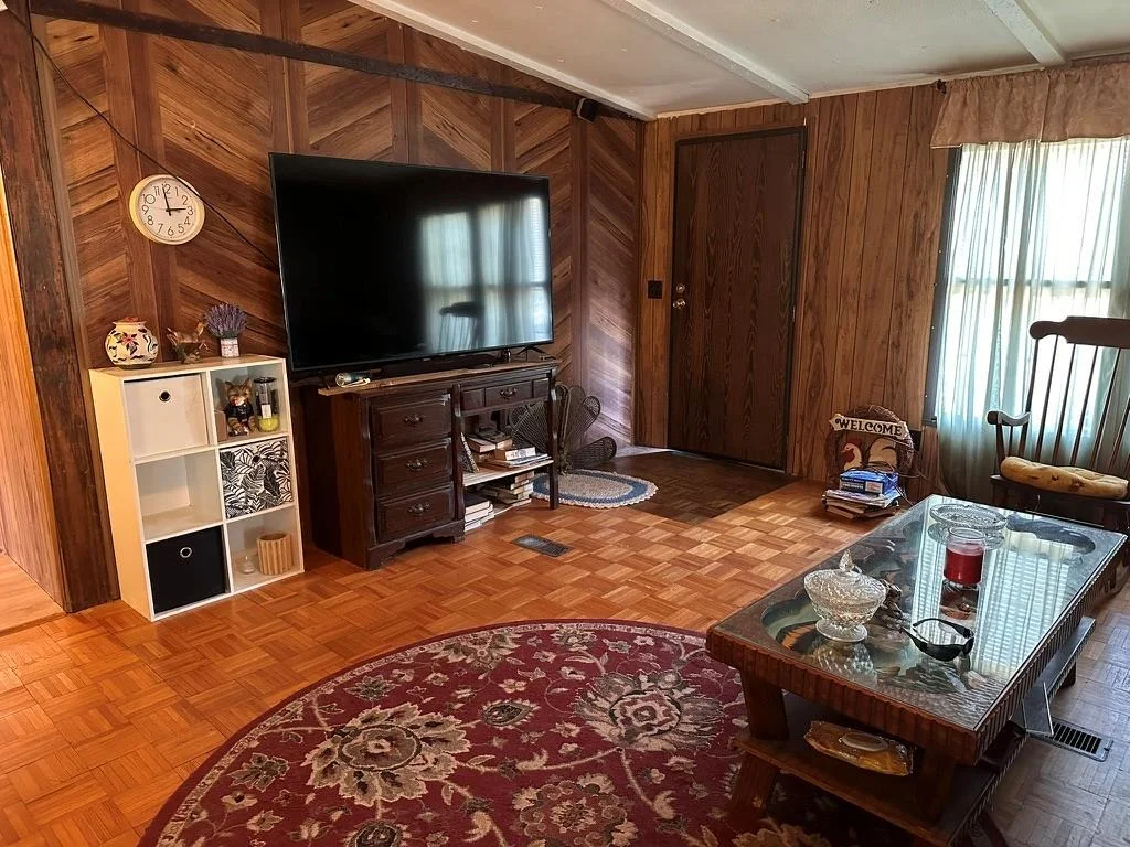 Photo of 124 Three Oaks LN