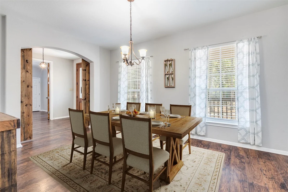 Photo of 517 Arbors CIR