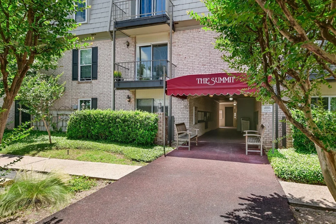 Photo of Unit 32 at 2425 Ashdale DR