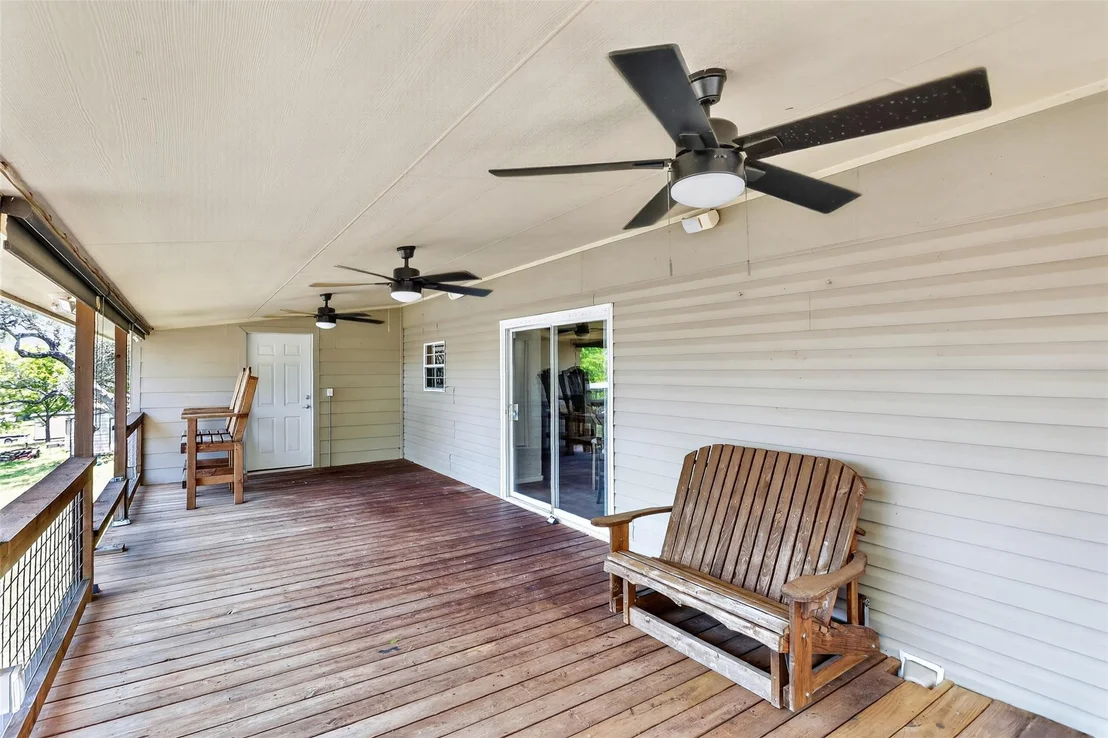 Photo of 702 Liveoak RD