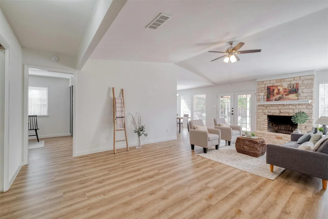 Photo of 1000 Spring Tree ST