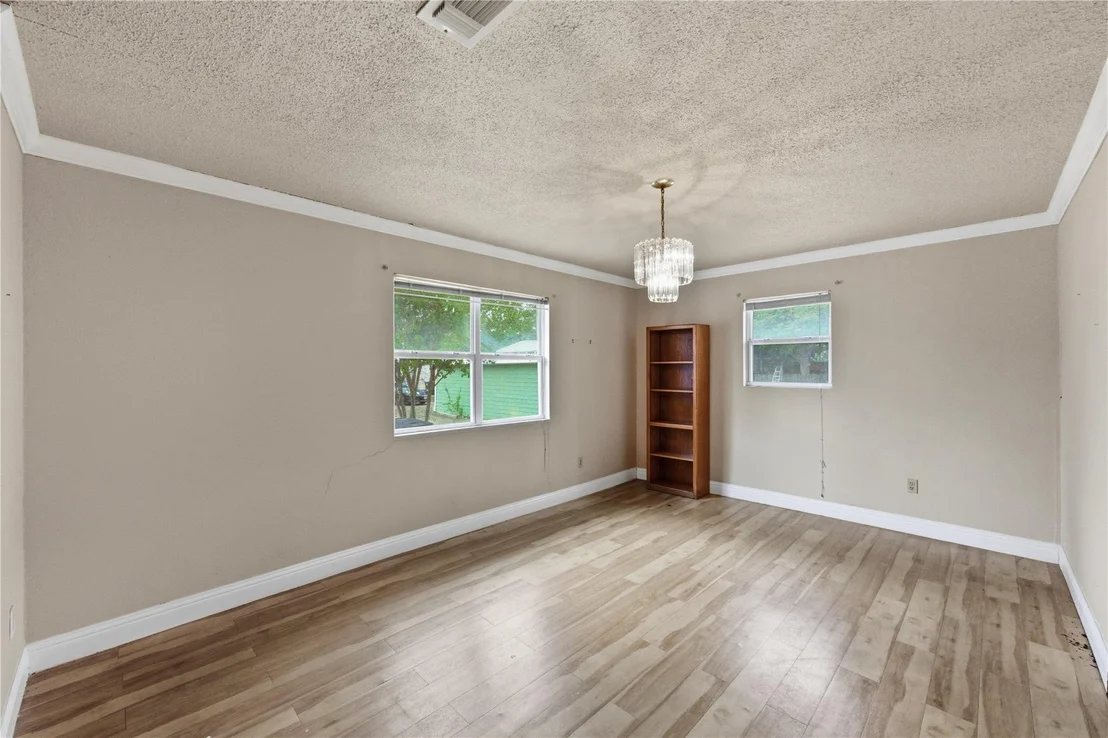 Photo of 207 W 17th ST