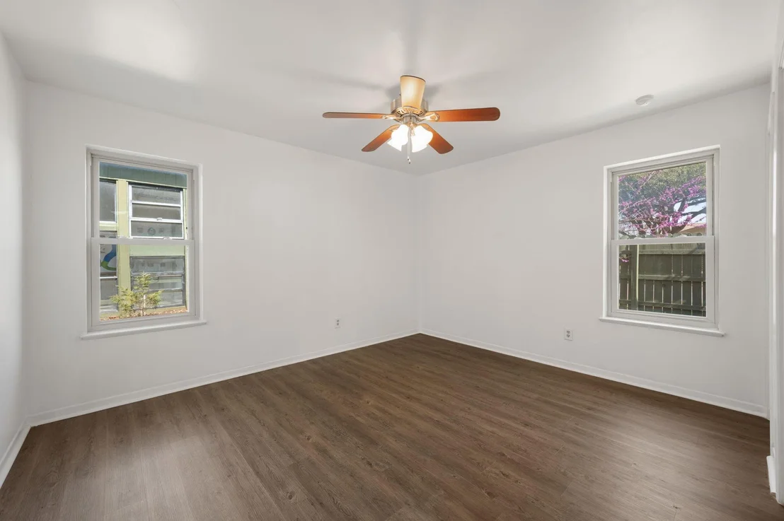 Photo of 1400 Summit CIR