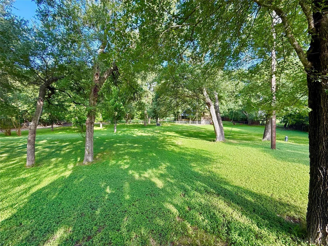 Photo of 909 Center CIR