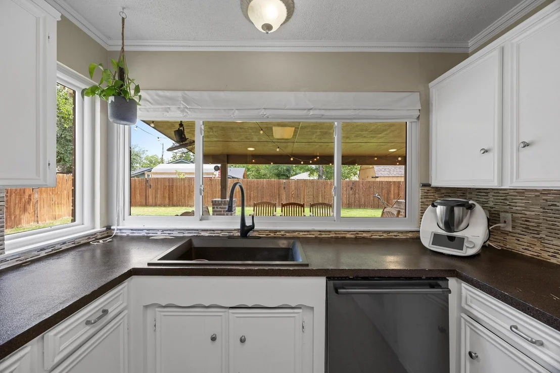 Photo of 1100 Parker CIR
