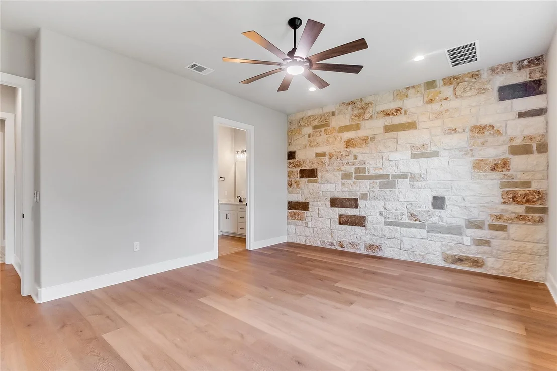 Photo of 124 Draper LN
