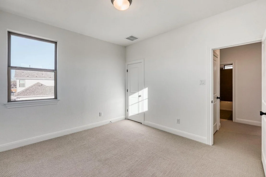 Photo of 454 Burlington DR