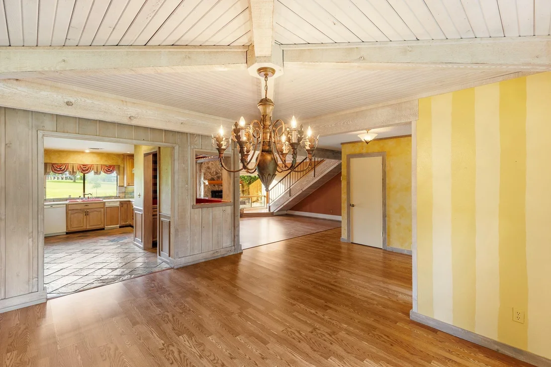 Photo of 2820 Aurora