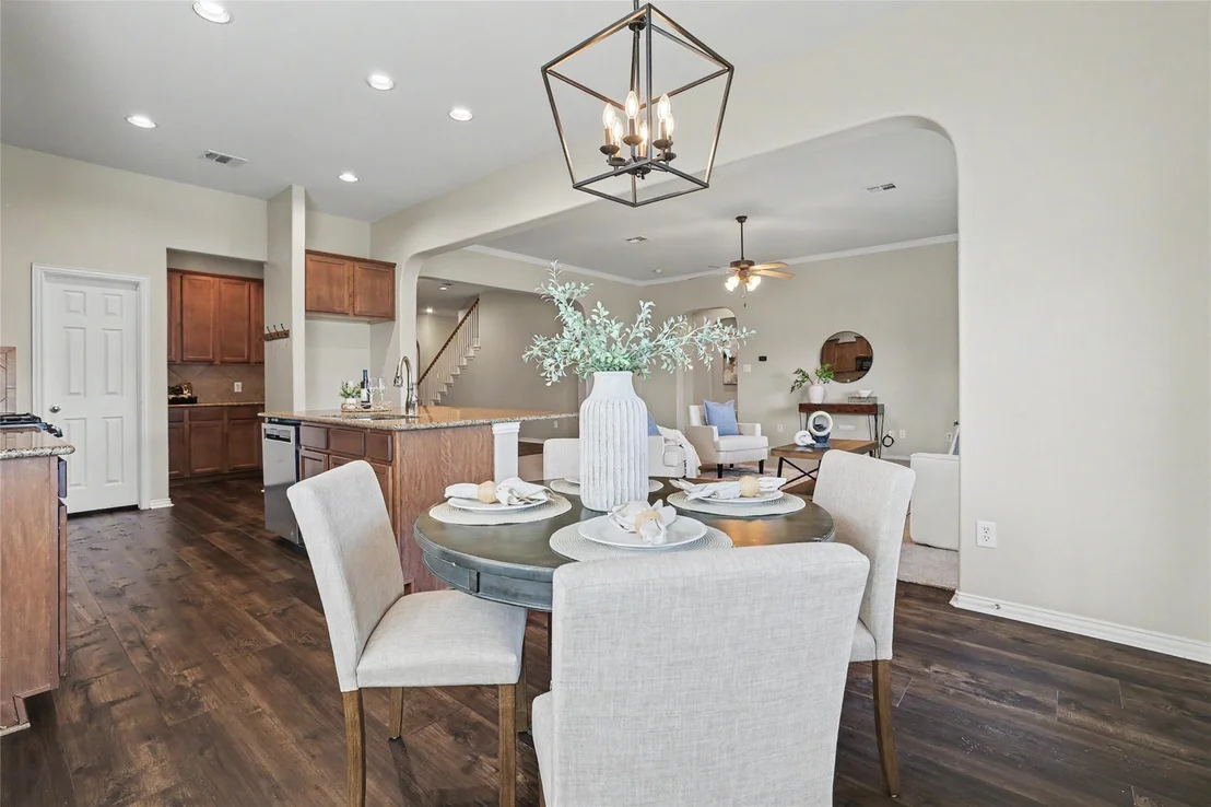Photo of 903 Madrone DR