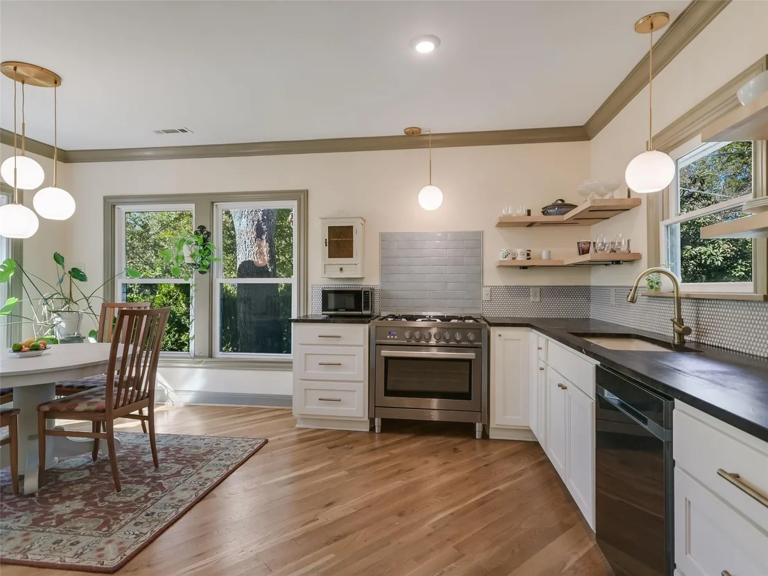 Photo of 1004 N Main ST