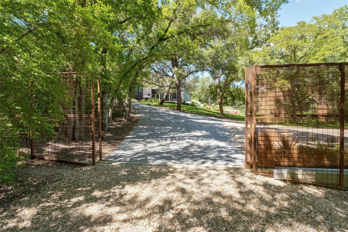 Photo of 2212 River Hills RD