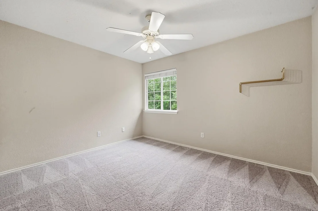 Photo of 10701 Beard Ave