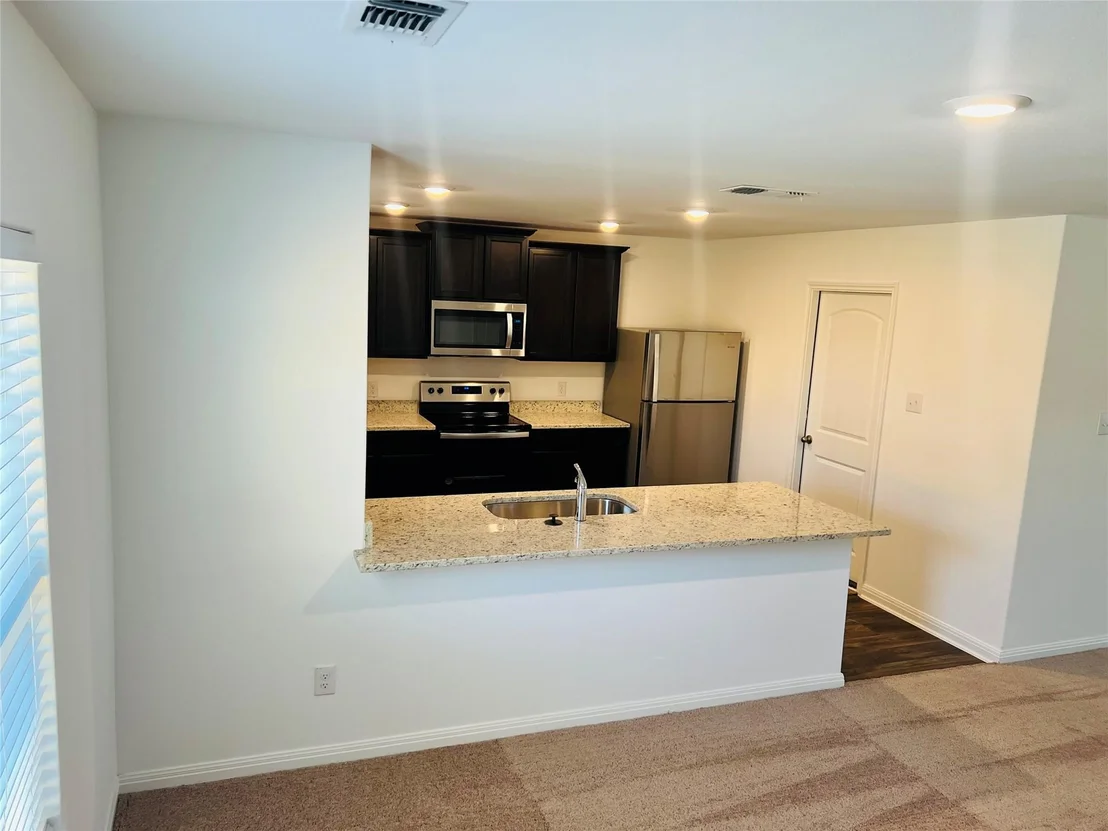 Photo of 109 Fairfax LN